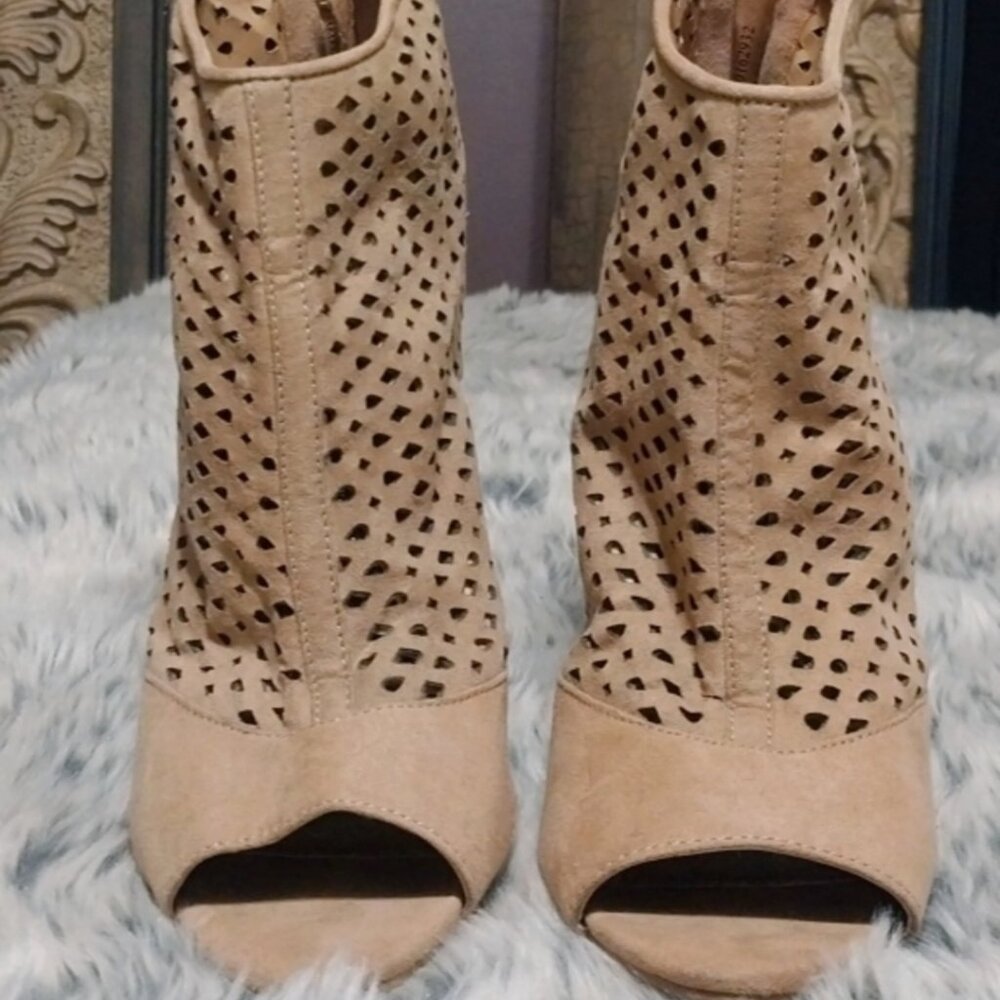 NWT Forever 21 Tan Cut-Out Peep Toe Booties